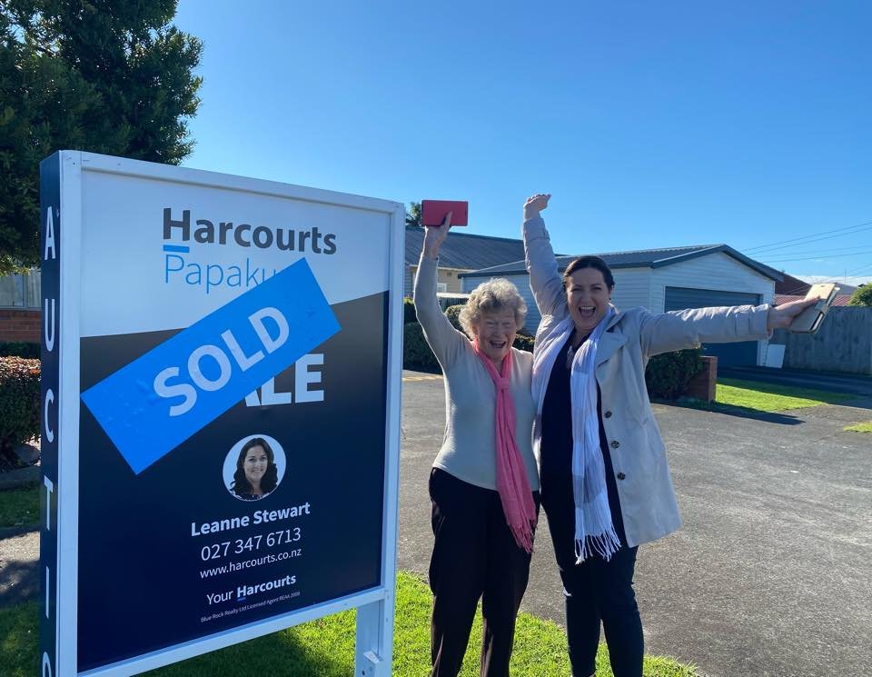 Happy Papakura seller with Leanne Stewart
