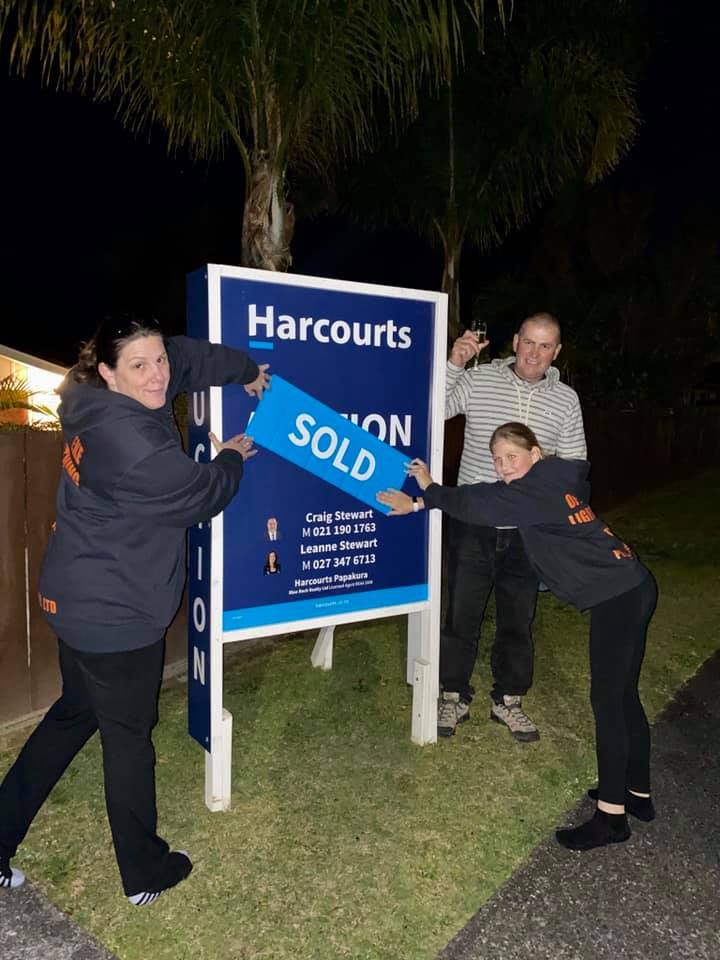 Another happy seller with Leanne Stewart