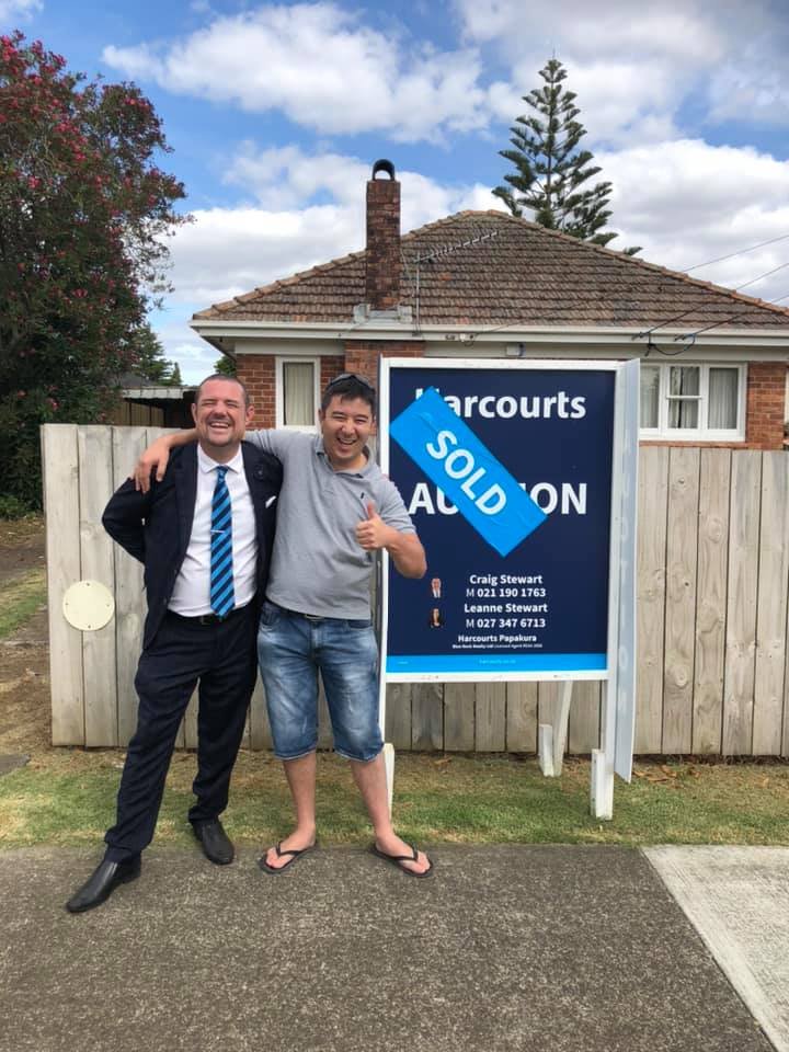 Another happy seller with Leanne Stewart