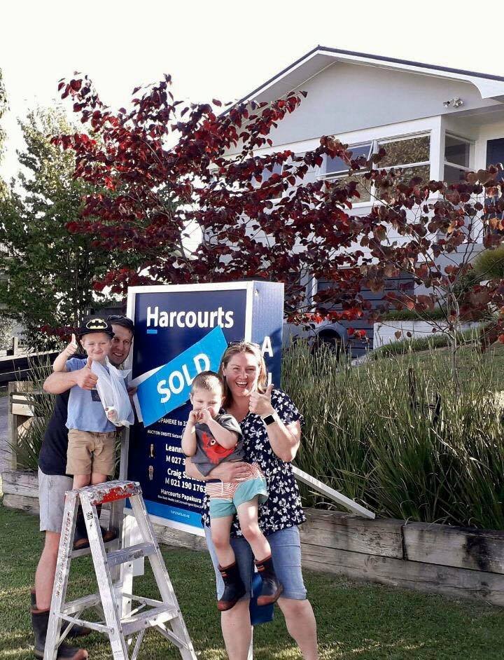 Happy Patumahoe seller with Leanne Stewart