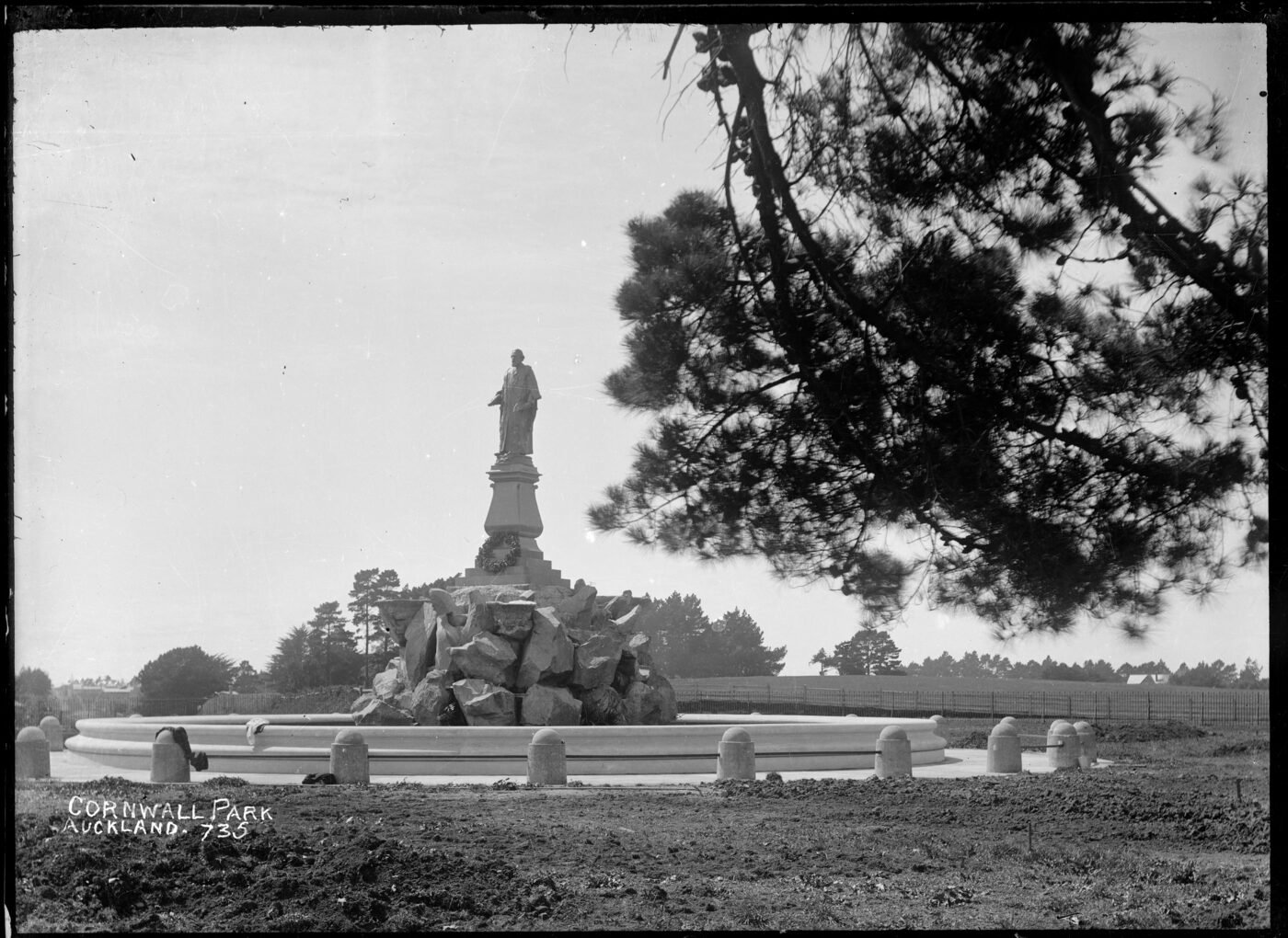 Memorial fountain and statue of Sir John Logan Campbell in Cornwall Park, Auckland, circa 1912