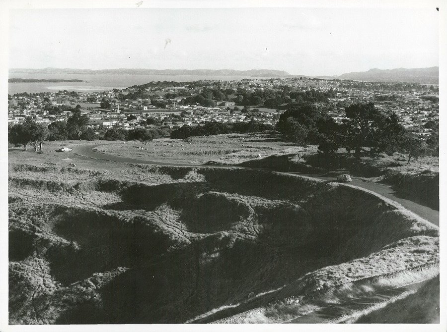 Maungakiekie Pā fortification pits on One Tree Hill, 1965